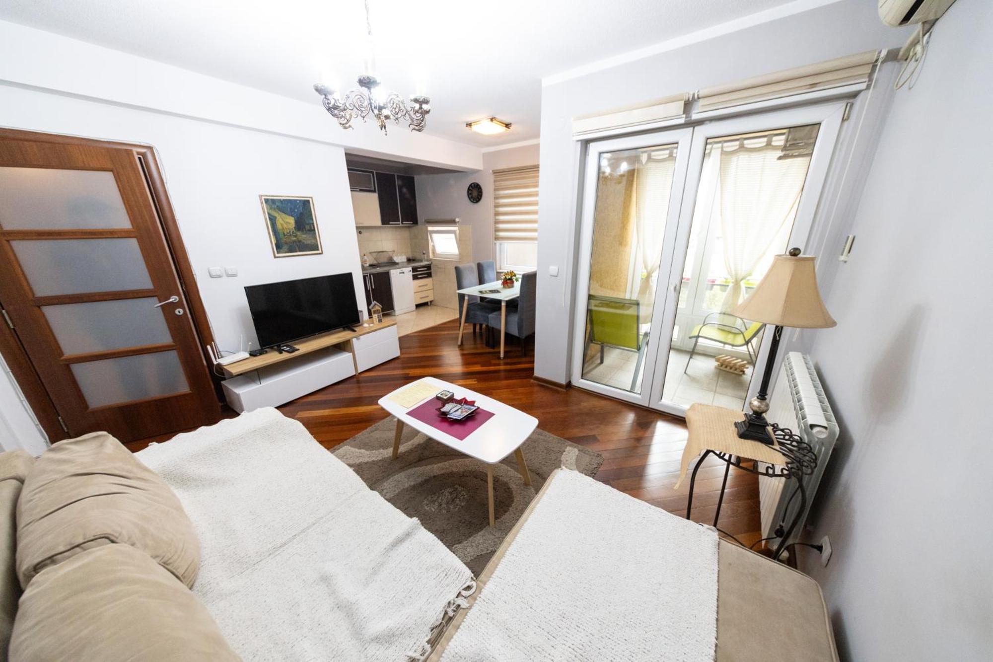 Lux Place Apartments Downtown Kragujevac Ngoại thất bức ảnh