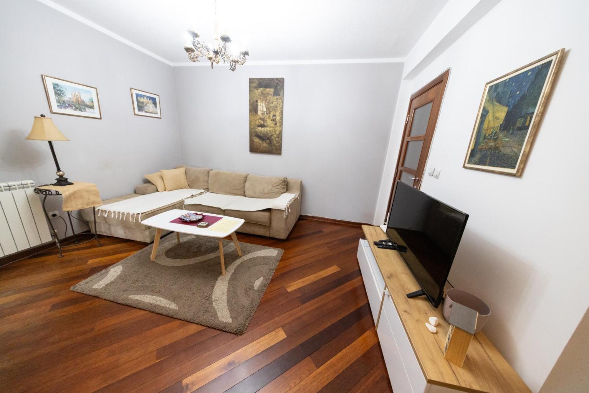 Lux Place Apartments Downtown Kragujevac Ngoại thất bức ảnh