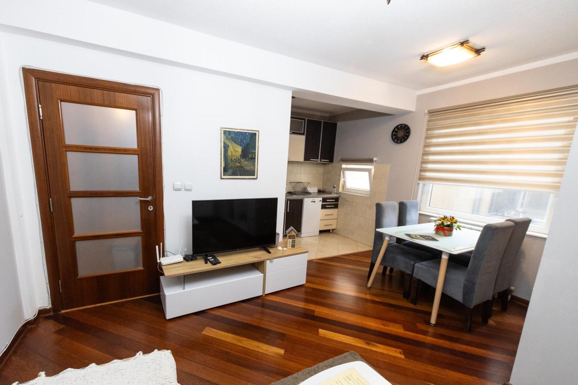 Lux Place Apartments Downtown Kragujevac Ngoại thất bức ảnh