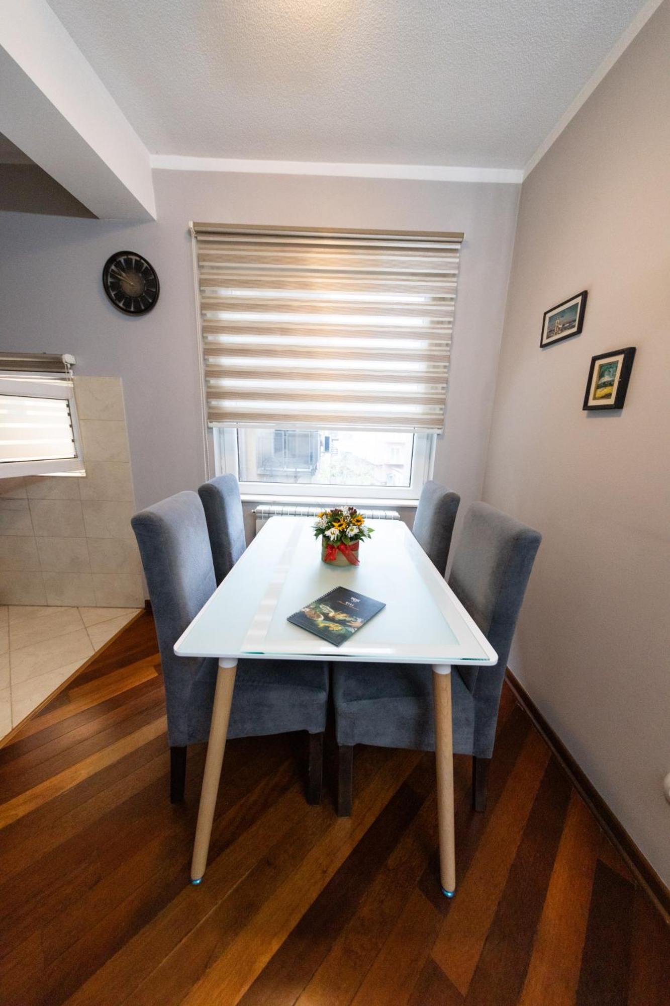 Lux Place Apartments Downtown Kragujevac Ngoại thất bức ảnh