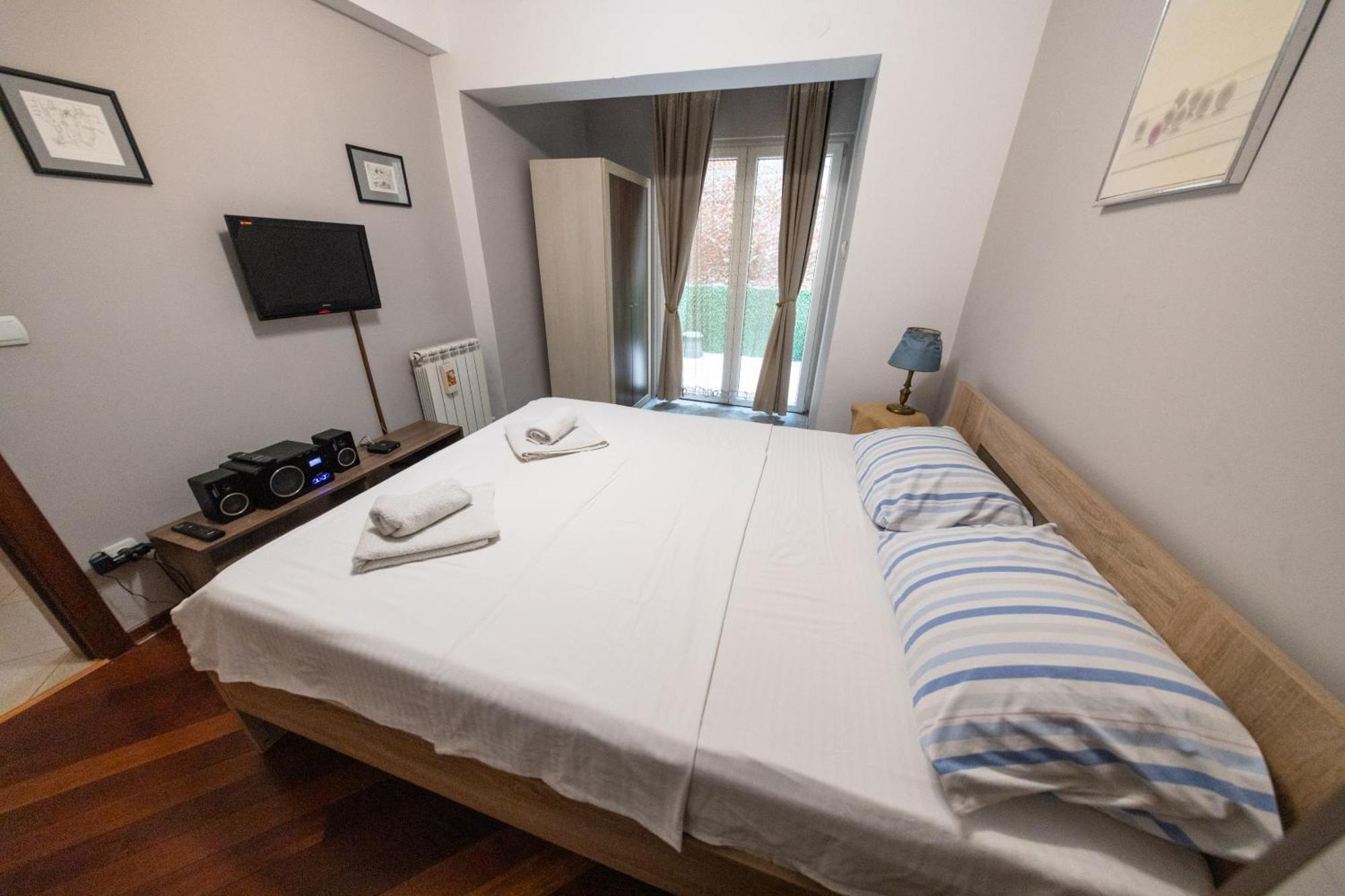 Lux Place Apartments Downtown Kragujevac Ngoại thất bức ảnh