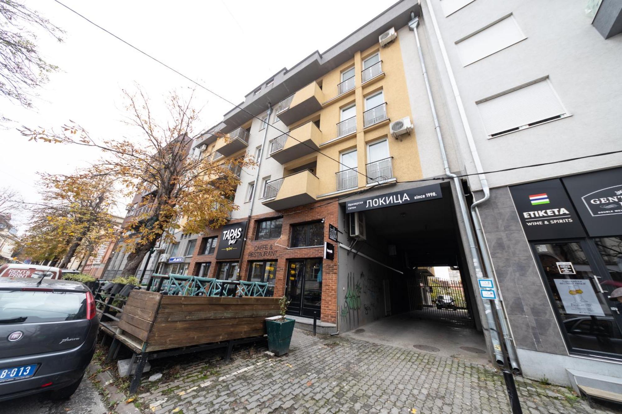 Lux Place Apartments Downtown Kragujevac Ngoại thất bức ảnh